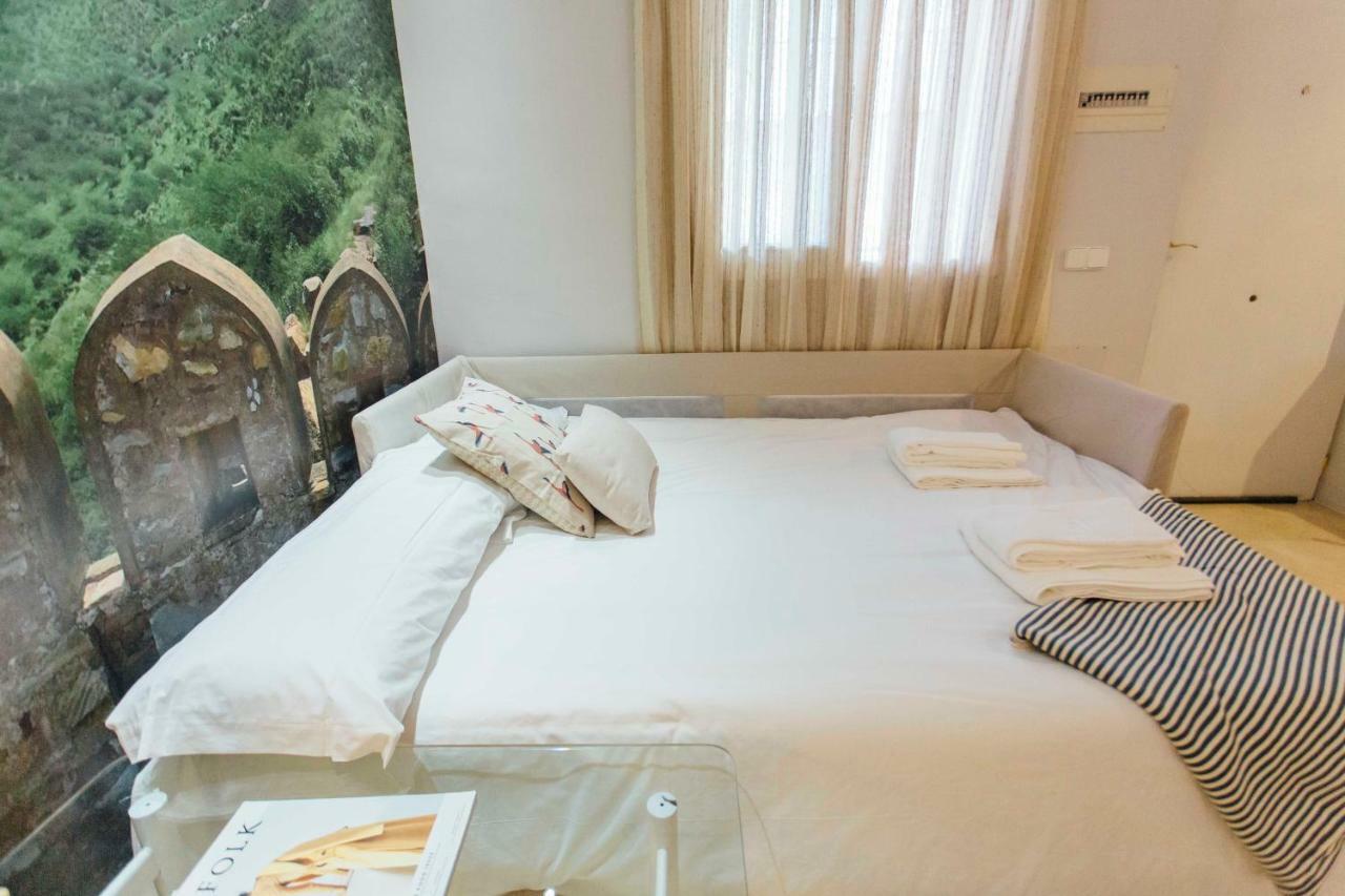 One & Lux- Lagar Apartment Seville Luaran gambar